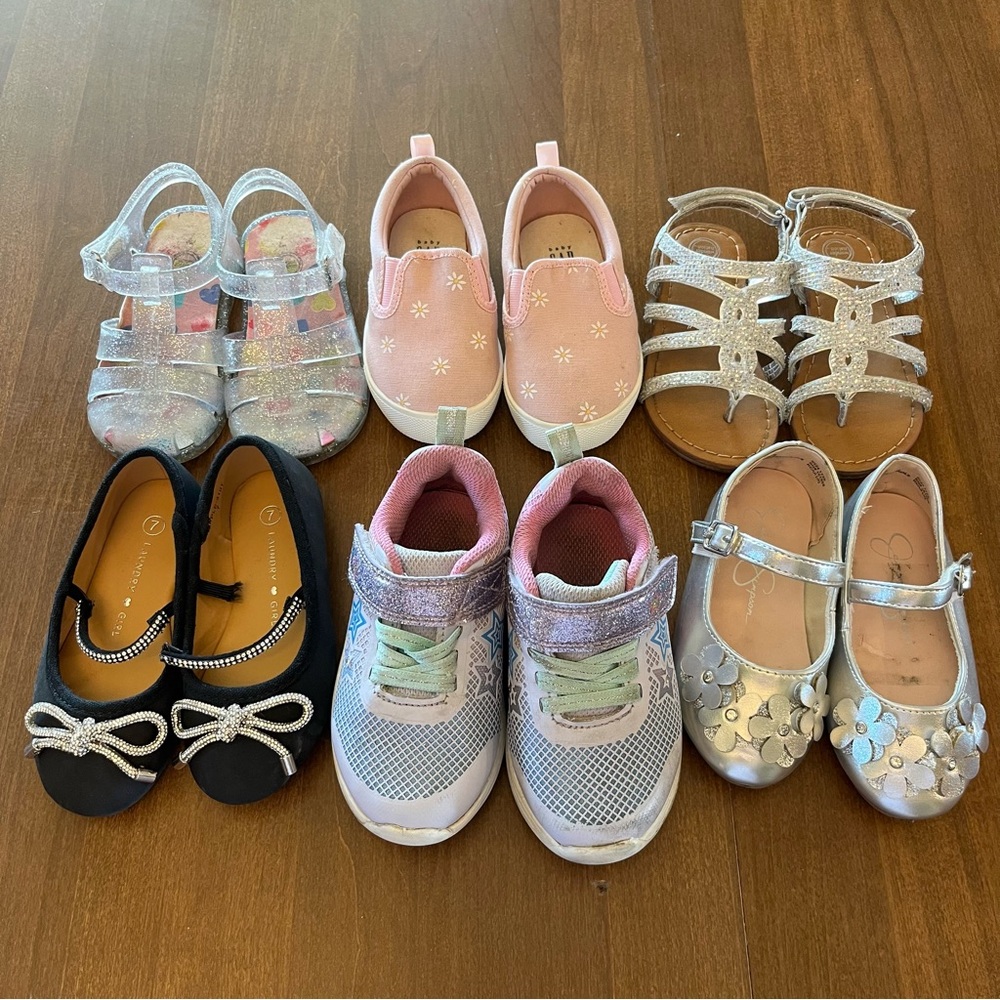 Lot of little girls size 7 shoes